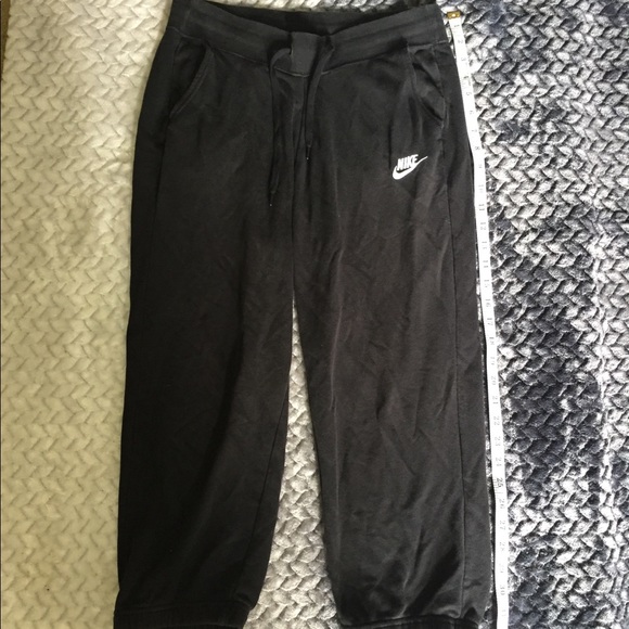 Nike Pants - 🎈Nike Capri sweats🎈